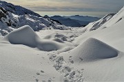 39 Sentiero tra 'dune' di neve